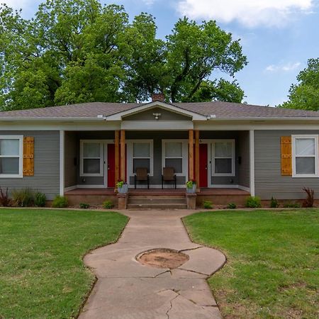 Rock & Roll House, Fiber Internet, Roku Tv, Washer & Dryer, By Dt Chickasha & Leg Lamp! エクステリア 写真