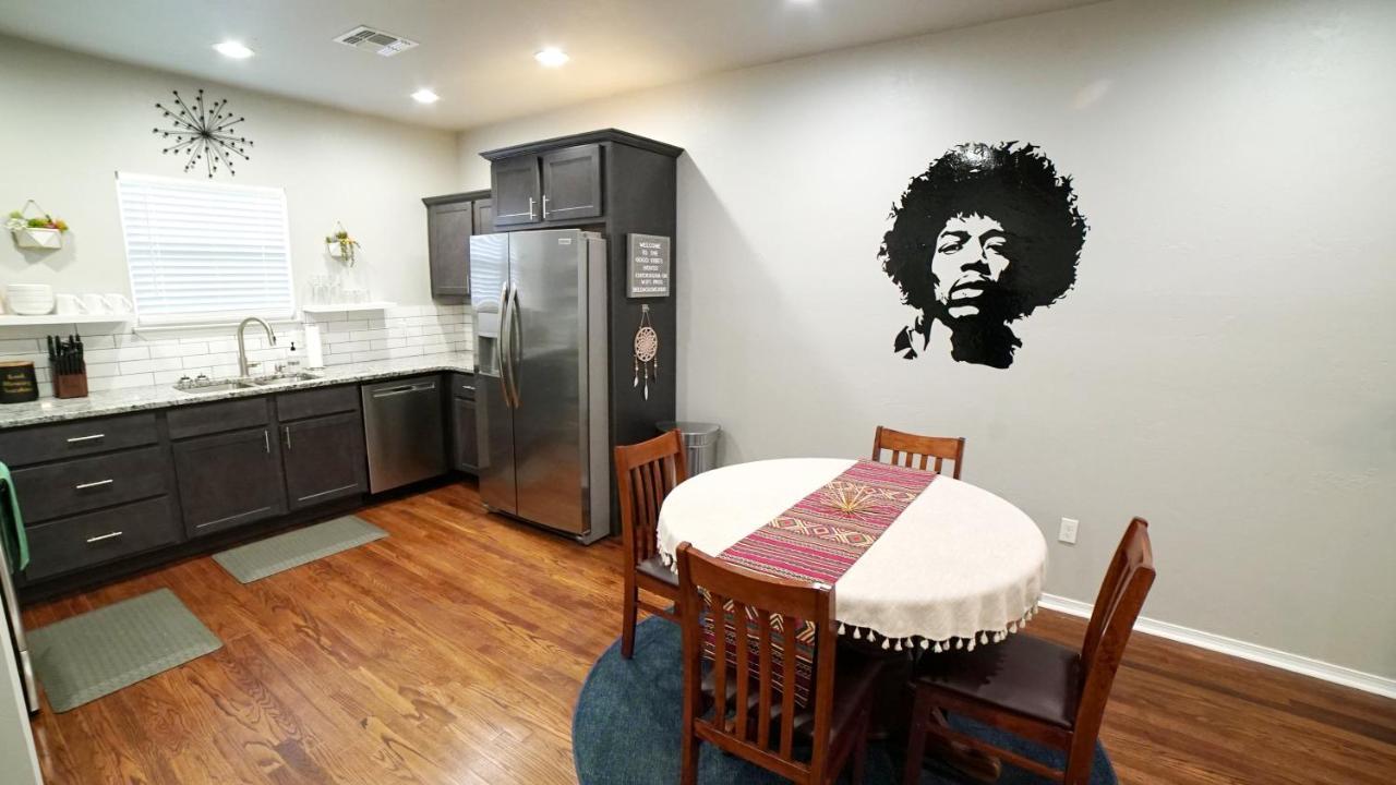 Rock & Roll House, Fiber Internet, Roku Tv, Washer & Dryer, By Dt Chickasha & Leg Lamp! エクステリア 写真