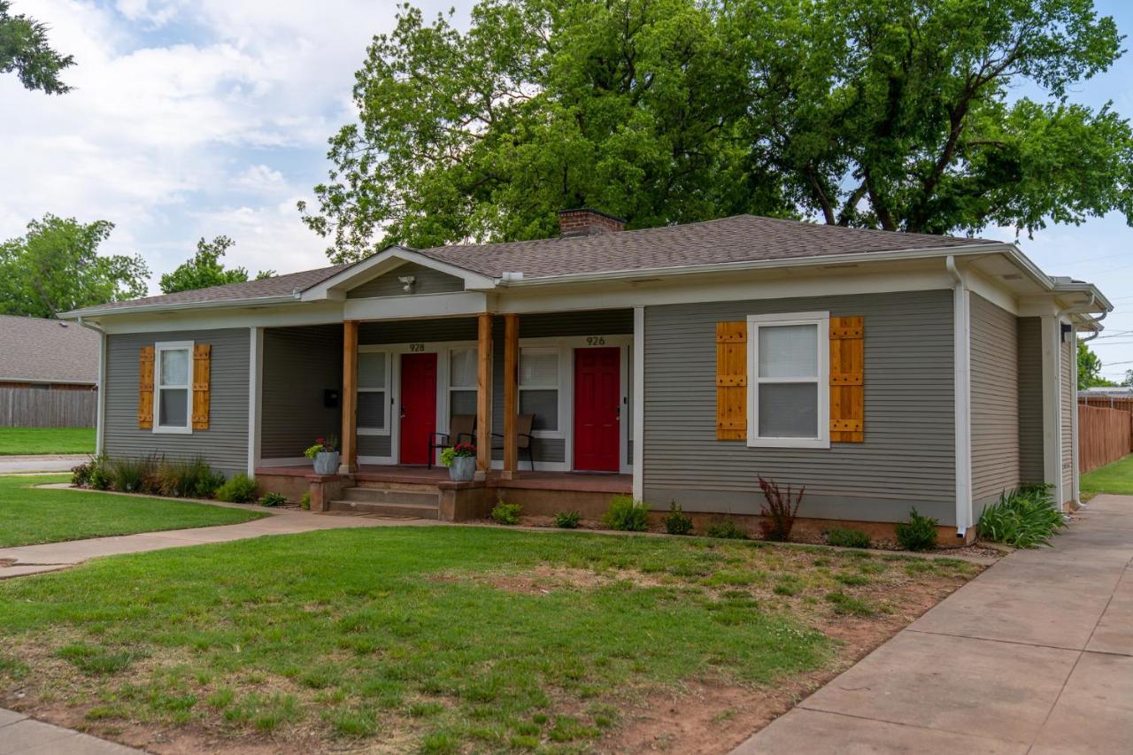 Rock & Roll House, Fiber Internet, Roku Tv, Washer & Dryer, By Dt Chickasha & Leg Lamp! エクステリア 写真