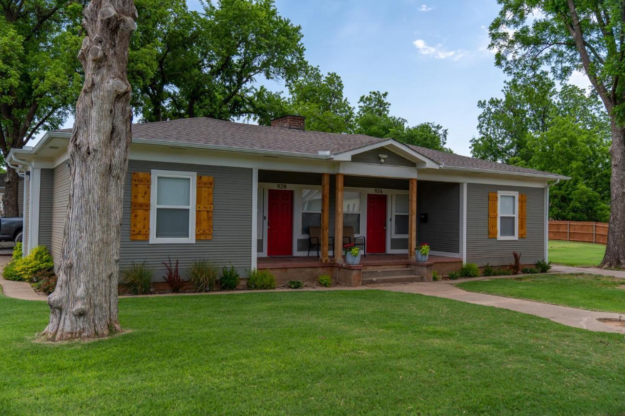 Rock & Roll House, Fiber Internet, Roku Tv, Washer & Dryer, By Dt Chickasha & Leg Lamp! エクステリア 写真